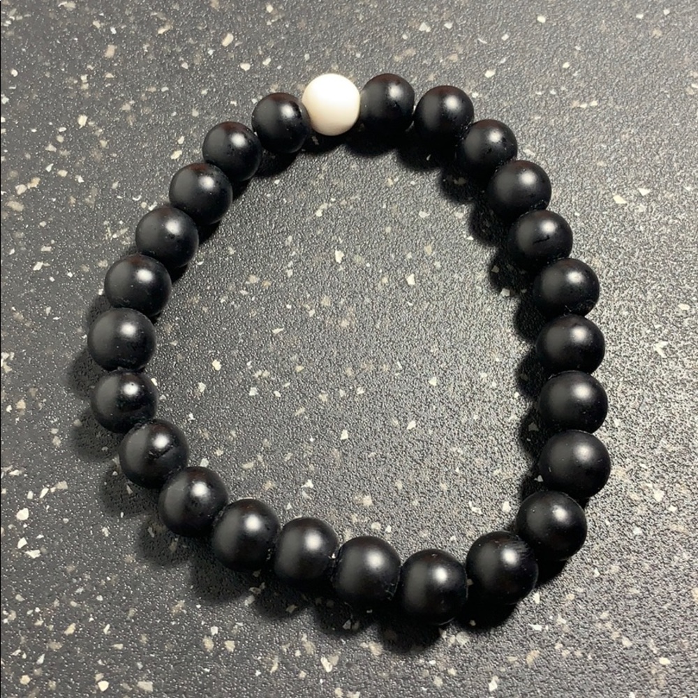 Black and white beaded bracelet